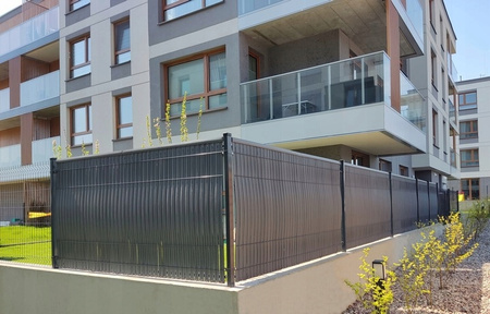 Listwy ogrodzeniowe pionowe do paneli ogrodzeniowych płotu 153x250cm RD08